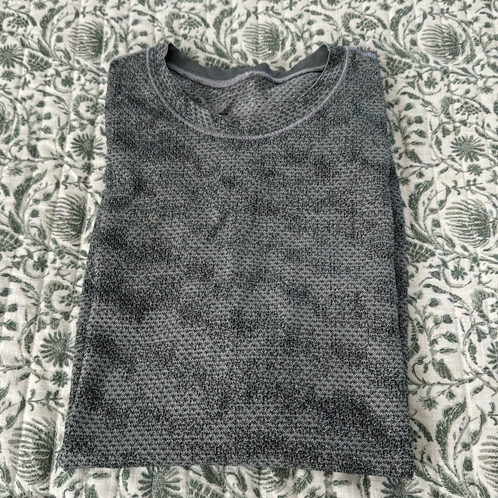 Lululemon workout shirt
